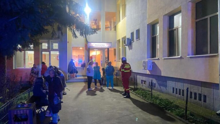 incendiu-la-spitalul-judetean-hunedoara:-planul-rosu-a-fost-activat.-zeci-de-pacienti-si-cadre-medicale,-evacuati