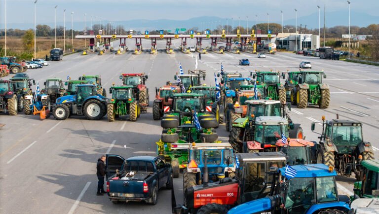 protest-in-grecia-fata-de-intarzierea-platilor-ue.-fermierii-au-blocat-un-aeroport,-drumuri-si-puncte-de-trecere-a-frontierei