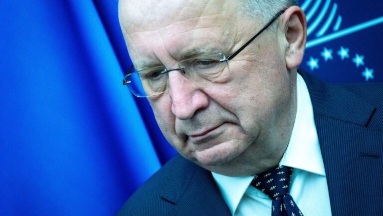 comisarul-european-pentru-aparare-il-acuza-pe-trump-ca-vrea-dezbinarea-uniunii-europene.-„unitatea-ue-este-impotriva-intereselor-sua”