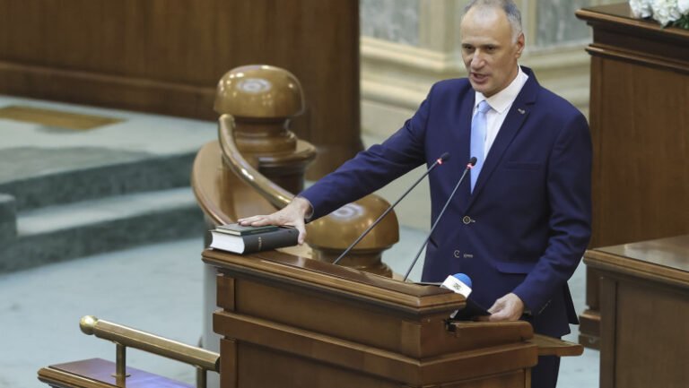 cine-ar-putea-sa-fie-noul-ministru-al-apararii.-premierul-bolojan-a-spus-cand-ar-putea-fi-facuta-propunerea