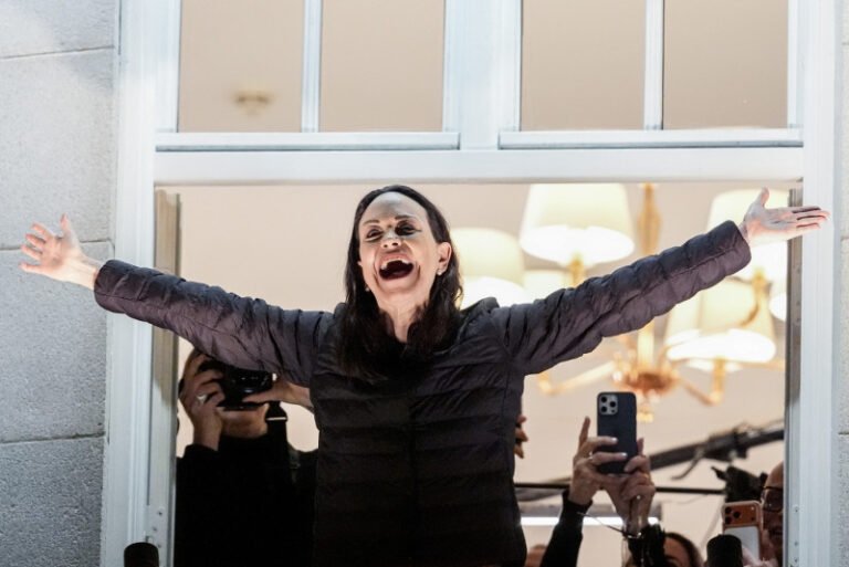 vanata-de-soldati-si-mereu-la-un-pas-de-primejdie:-cum-a-reusit-castigatoarea-premiului-nobel-pentru-pace-sa-scape-din-venezuela