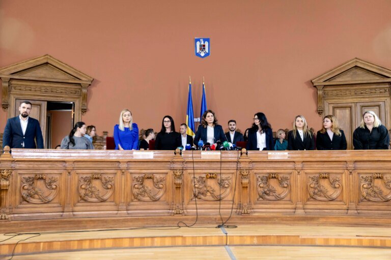 sfantul-spiridon,-facatorul-de-minuni,-sarbatorit-pe-12-decembrie.-cine-a-fost-si-ce-spune-traditia-despre-el