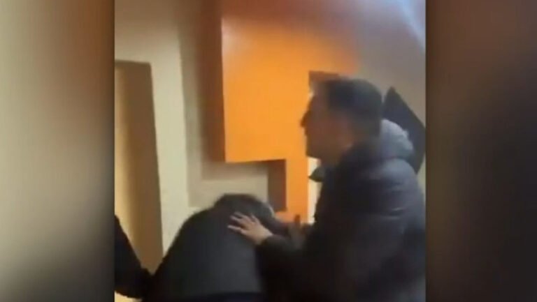 suporterii-olandezi-au-facut-prapad-in-bucuresti-dupa-meciul-cu-fcsb:-cativa-s-au-filmat-in-timp-ce-distrug-un-apartament-inchiriat