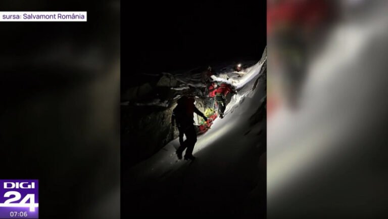 turist-ranit-grav,-salvat-dupa-ce-a-cazut-in-muntii-fagaras.-salvamontistii-au-intervenit-pentru-a-salva-12-oameni-in-24-de-ore