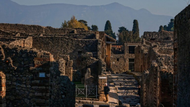 secretele-betonului-folosit-de-romani-la-pompeii,-deslusite-dupa-descoperirea-unui-santier-prezervat-sub-cenusa-vezuviului