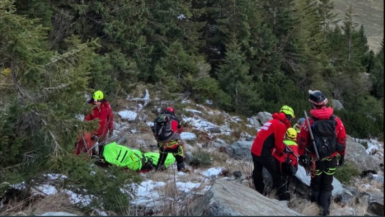 brasov:-barbat-accidentat,-extras-de-salvamontisti-din-zona-vaii-vistisoara-dupa-o-interventie-de-16-ore brasov:-barbat-accidentat,-extras-de-salvamontisti-din-zona-vaii-vistisoara-dupa-o-interventie-de-16-ore