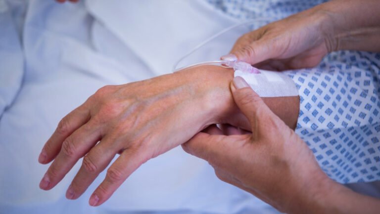 cazul-femeilor-infectate-cu-lepra-la-cluj:-alte-doua-angajate-ale-salonului-au-fost-testate-pentru-boala-infectioasa.-anuntul-medicilor