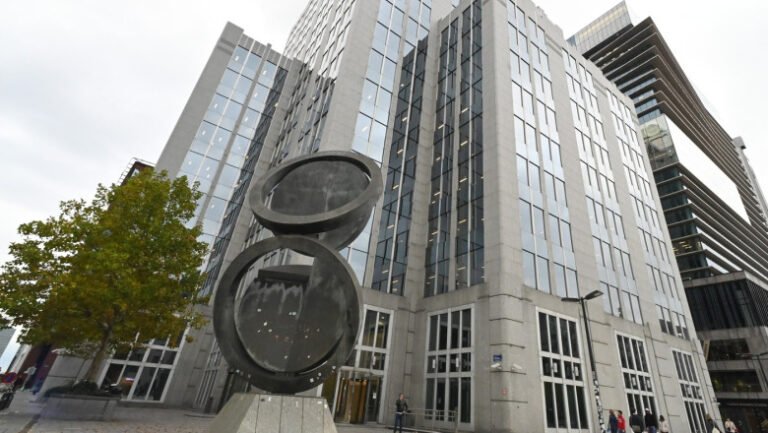 un-„cosmar-juridic”:-rusia-solicita-daune-de-230-de-miliarde-de-dolari-de-la-euroclear,-pentru-activele-confiscate