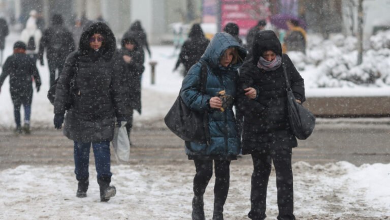 vremea-se-schimba-radical-de-craciun:-temperaturile-scad-la-minime-negative.-ce-spun-meteorologii-despre-precipitatii