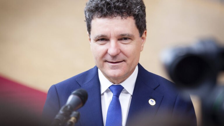 nicusor-dan,-mesaj-pentru-romanii-din-marea-britanie:-„va-multumesc-ca-sunteti-o-carte-de-vizita-a-romaniei”