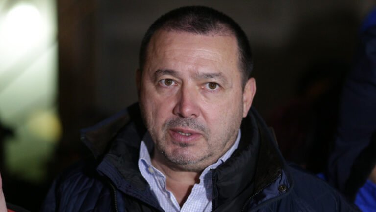 fostul-deputat-catalin-radulescu,-cunoscut-ca-„mitraliera”,-achitat-in-cazul-titlului-de-revolutionar.-decizia-nu-e-definitiva