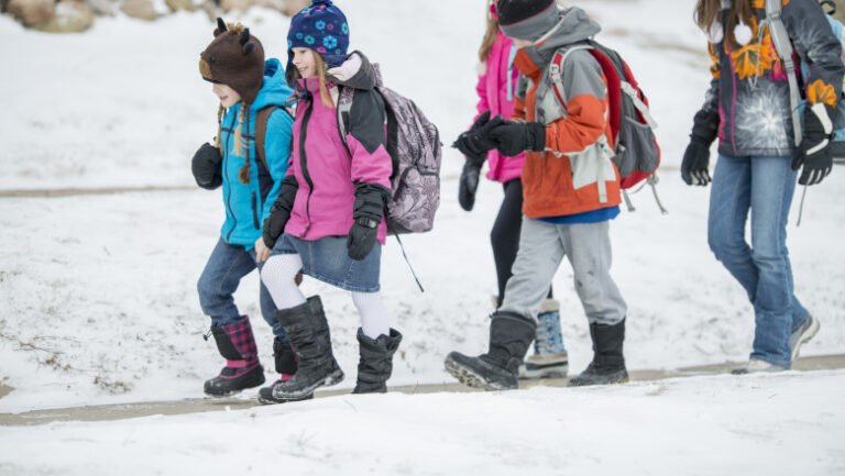 elevii-intra-in-vacanta-de-craciun:-19-zile-libere-de-la-cursuri.-pe-ce-data-se-intorc-la-scoala-in-2026