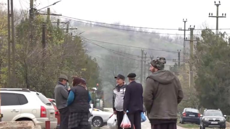 scandal-intr-o-comuna-unde-au-fost-organizate-alegeri-de-trei-ori-in-2-ani.-oamenii-sunt-revoltati-si-refuza-sa-mai-mearga-la-vot