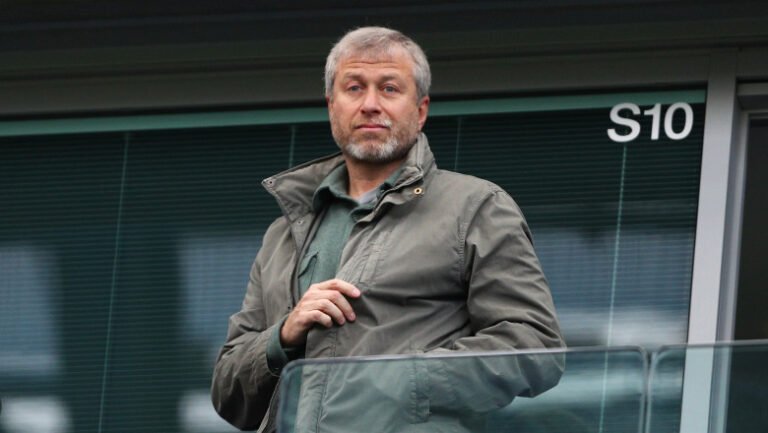 premierul-britanic-ii-da-ultimatum-lui-roman-abramovich-sa-transfere-banii-din-vanzarea-clubului-chelsea-catre-fondul-pentru-ucraina