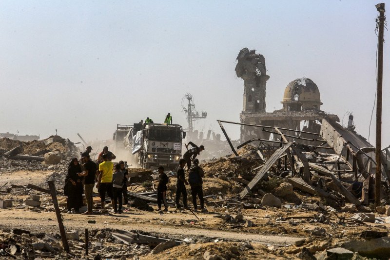 Aid trucks continue to enter Gaza following the ceasefire agreement
