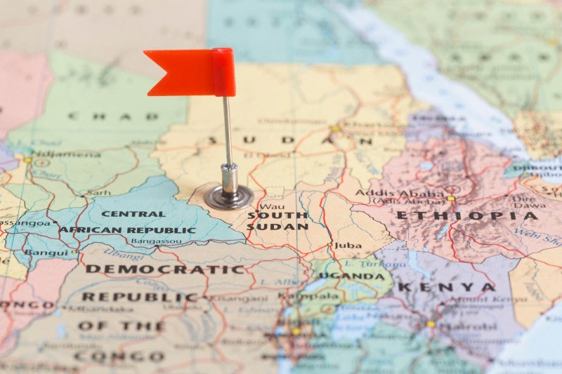 harta a sudanului si sudanului de sud cu un steag roșu