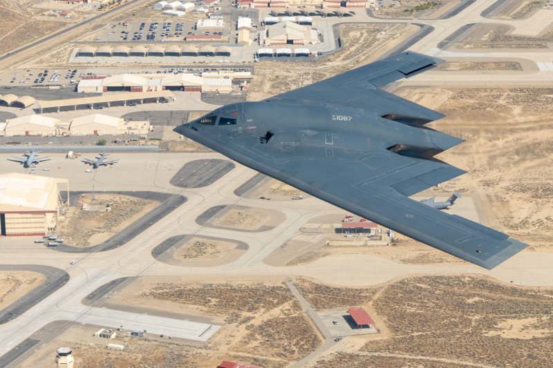 B-2 Spirit stealth bomber flies over Edwards Air Force Base, California, prior to landing on July 17, 2024. (USA)