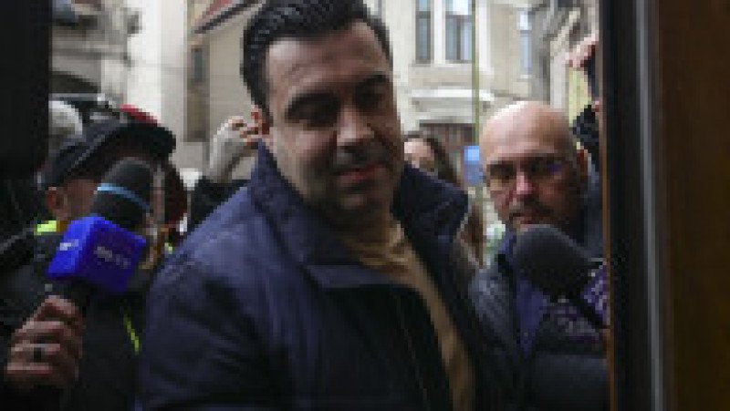 Fostul ministru al transporturilor, Razvan Cuc, este adus la sediul DNA, in Bucuresti, 16 decembrie 2025. Foto: Inquam Photos / Octav Ganea | Poza 7 din 7
