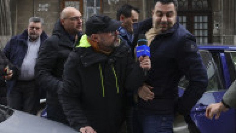 Fostul ministru al transporturilor, Razvan Cuc, este adus la sediul DNA, in Bucuresti, 16 decembrie 2025. Foto: Inquam Photos / Octav Ganea | Poza 1 din 7