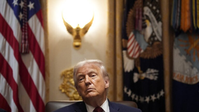 trump-deplange-moartea-unui-vultur-plesuv,-simbol-al-sua,-din-cauza-turbinelor-eoliene,-dar-imaginea-publicata-de-el-prezinta-altceva