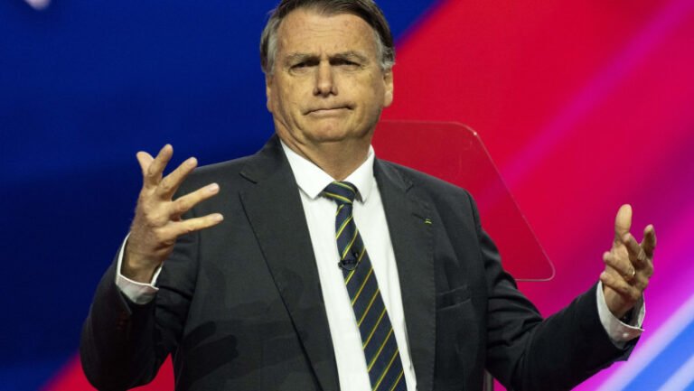 fostul-presedinte-brazilian-jair-bolsonaro-se-intoarce-dupa-gratii-dupa-ce-a-fost-operat