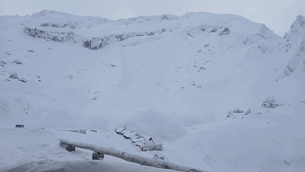 avalansa-de-mari-dimensiuni-in-muntii-fagaras,-declansata-de-doi-schiori-in-zona-balea-lac.-recomandarile-salvamont avalansa-de-mari-dimensiuni-in-muntii-fagaras,-declansata-de-doi-schiori-in-zona-balea-lac.-recomandarile-salvamont
