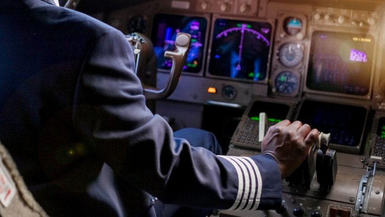 zbor-oprit-in-ultima-clipa:-un-pilot-beat-a-fost-scos-cu-forta-din-avion,-dupa-ce-a-fost-testat-cu-etilotestul zbor-oprit-in-ultima-clipa:-un-pilot-beat-a-fost-scos-cu-forta-din-avion,-dupa-ce-a-fost-testat-cu-etilotestul