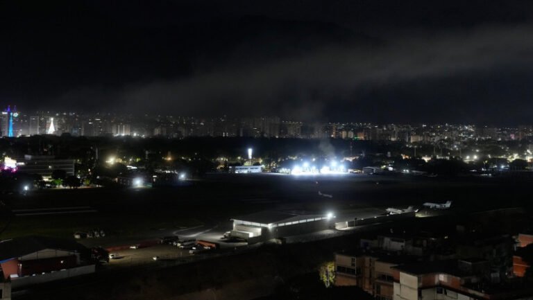 explozii-puternice-la-caracas,-in-apropierea-unei-baze-militare-video