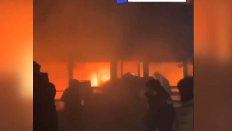 fotbalistul-care-a-fost-ranit-in-incendiul-din-elvetia-s-a-intors-in-bar-pentru-a-si-scoate-iubita-din-flacari:-„este-un-erou” fotbalistul-care-a-fost-ranit-in-incendiul-din-elvetia-s-a-intors-in-bar-pentru-a-si-scoate-iubita-din-flacari:-„este-un-erou”