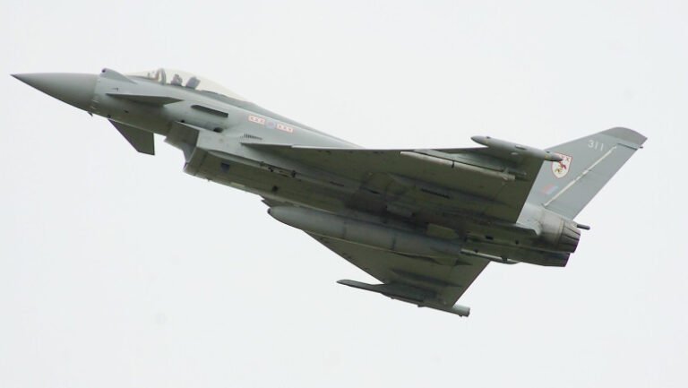 marea-britanie-si-franta-au-bombardat-un-depozit-de-arme-in-siria.-„tinta-a-fost-lovita-cu-succes”