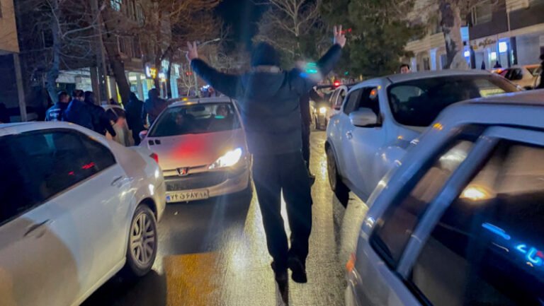 pe-fondul-protestelor,-guvernul-iranian-a-anuntat-ca-fiecare-cetatean-va-primi-timp-de-patru-luni-un-ajutor-lunar