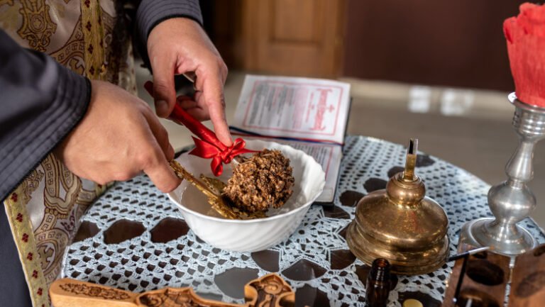 ajunul-bobotezei-2026:-cum-se-pregatesc-crestinii-pentru-botezul-domnului.-de-ce-se-tine-post-negru-pe-5-ianuarie