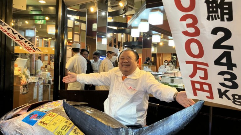 licitatie-record-in-japonia:-un-peste-de-243-de-kilograme-a-fost-vandut-cu-2,8-milioane-de-euro