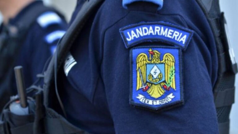 jandarmi-transformati-in-faiantari.-subofiteri-din-constanta-acuza-conducerea-ca-ii-obliga-sa-monteze-gresie-in-unitate