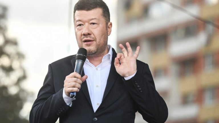 30.000-de-cehi-au-semnat-o-scrisoare-in-care-isi-cer-scuze-pentru-declaratiile-anti-ucrainene-ale-presedintelui-parlamentului