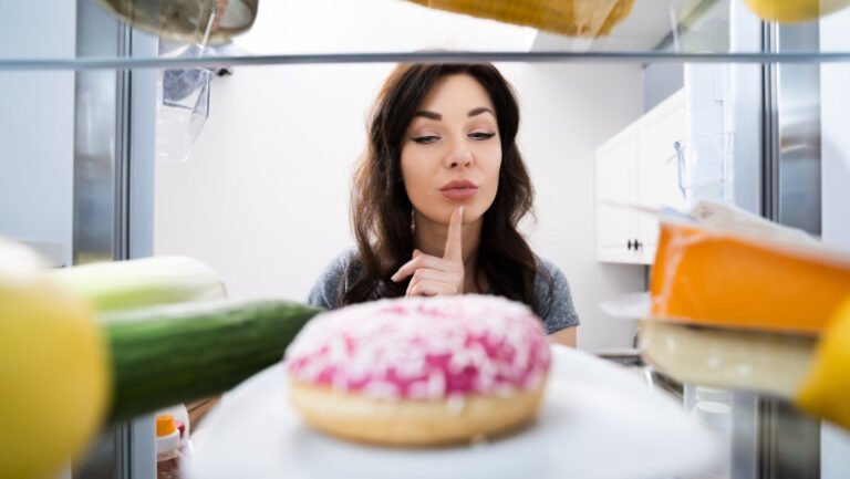 mitul-vointei-in-lupta-cu-kilogramele:-de-ce-unii-oameni-slabesc-mai-greu