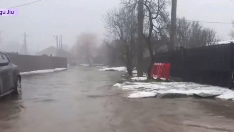inundatii-la-targu-jiu.-localnicii-acuza-autoritatile,-primarul-are-varianta-sa:-„au-iesit-sa-stranga-cand-au-venit-televiziunile”