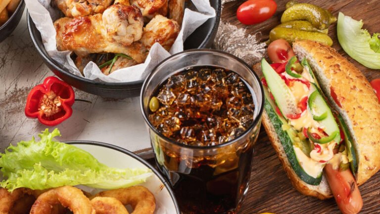 noile-recomandari-nutritionale-din-sua:-un-consum-mai-mare-de-proteine-si-mai-putine-alimente-procesate.-ce-spun-expertii