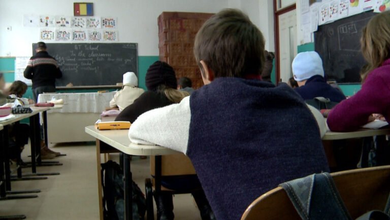 prima-zi-de-scoala-din-2026:-elevii-se-reintorc-la-cursuri-dupa-vacanta.-in-cateva-unitati-nu-poate-fi-asigurata-prezenta-fizica