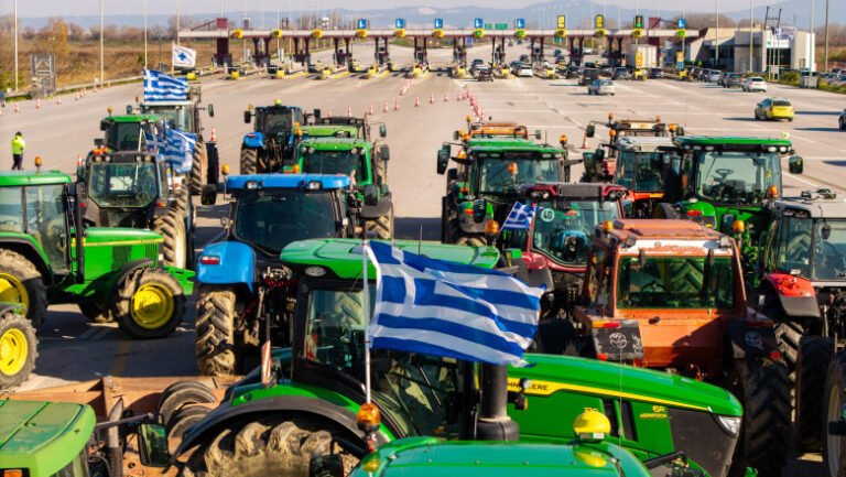 negocieri-blocate-in-grecia.-fermierii-ameninta-cu-extinderea-protestelor-pe-autostrazi