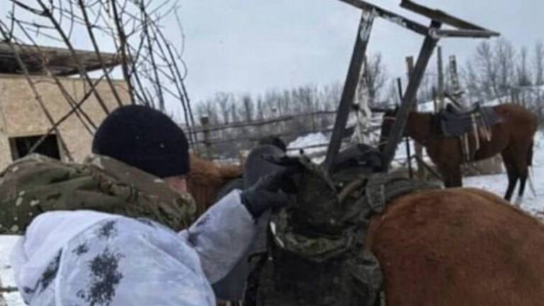 calul-cu-internet-prin-satelit,-„arma”-improvizata-a-soldatului-rus-pe-frontul-ucrainean.-„acesta-este-designul,-functioneaza”