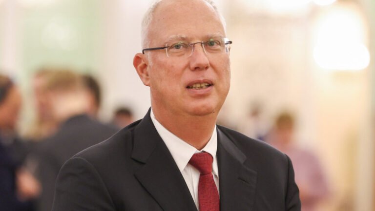 kirill-dmitriev,-trimisul-lui-putin,-a-fost-vazut-la-paris-si-primit-la-ambasada-sua-(le-monde)