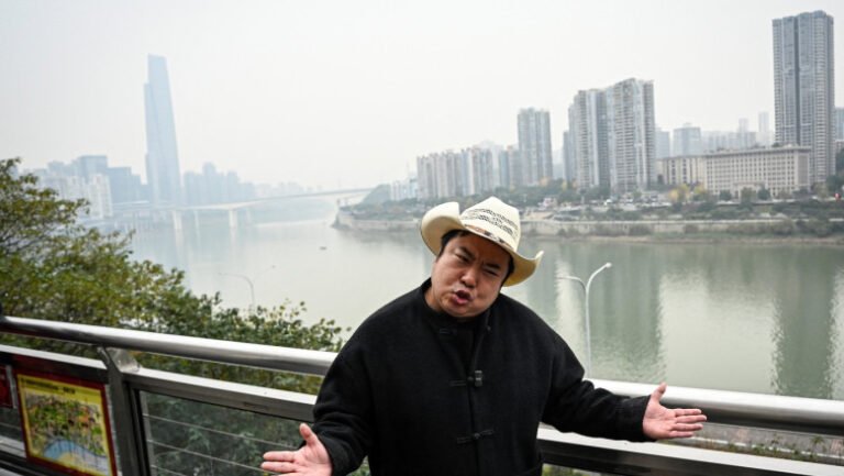 imita-vocea-si-gesturile-presedintelui-american-aproape-perfect:-chinezul-ryan-chen,-„trump-chinezesc”,-a-devenit-un-fenomen-pe-net