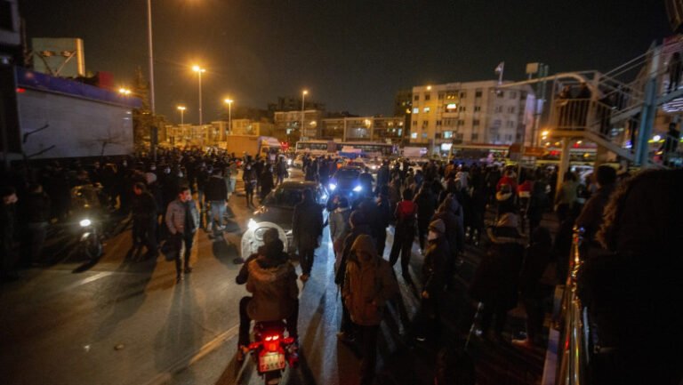 ursula-von-der-leyen,-apel-pentru-eliberarea-protestatarilor-iraneni-si-pentru-restabilirea-accesului-la-internet:-„europa-ii-sustine”