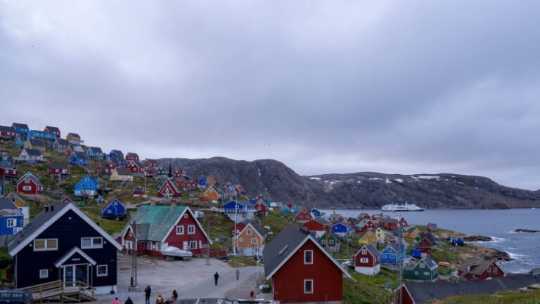 cat-l-ar-costa-pe-trump-groenlanda?-estimarea-si-activele.-„o-tranzactie-imobiliara-uriasa”