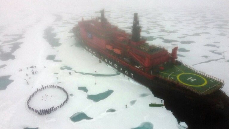 cum-vrea-putin-sa-profite-de-dezghetarea-arcticii:-nevoia-de-parteneri-si-norul-negru-care-planeaza-asupra-planurilor-kremlinului