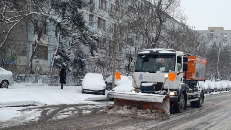 masurile-anuntate-de-primaria-capitalei-dupa-ninsorile-din-bucuresti.-pe-aeroporturi-se-circula-in-conditii-de-iarna