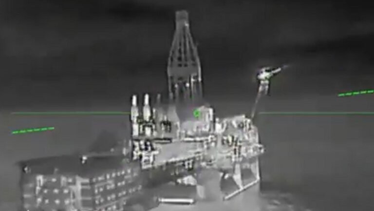 „lovituri-directe”-ucrainenii-anunta-ca-au-atacat-trei-platforme-de-foraj-rusesti-ale-lukoil-din-marea-caspica.-imagini-cu-operatiunea