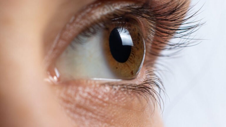 pacient-in-romania.-la-stat-sunt-doar-doi-medici-care-redau-vederea-pacientilor-prin-transplant-de-cornee