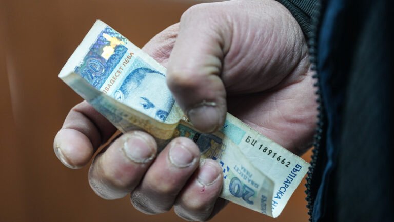 val-de-scumpiri-fara-precedent-in-bulgaria,-dupa-trecerea-la-moneda-euro:-preturile-au-crescut-mult-peste-rata-oficiala-de-conversie